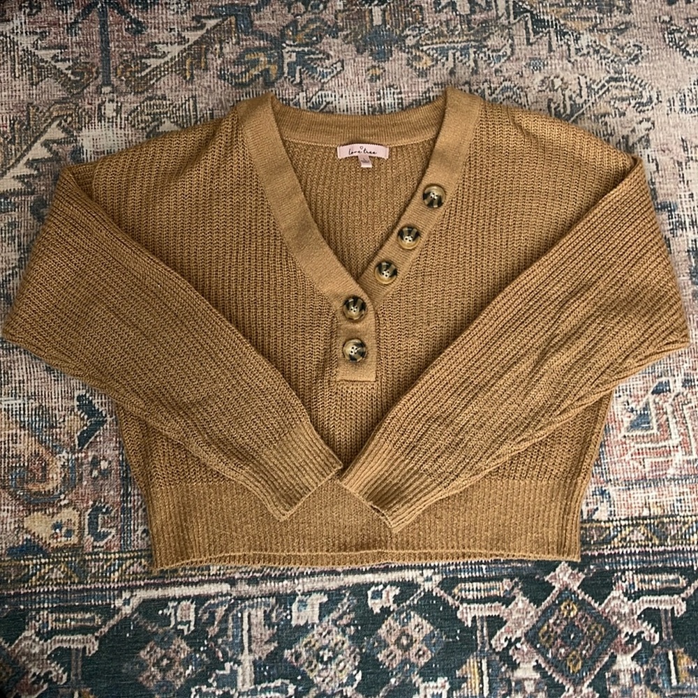 Cropped knit sweater with buttons